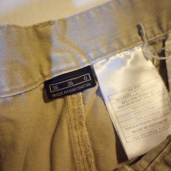Nike pleated front 9 in  khaki shorts with button closure back pockets - Picture 6 of 7